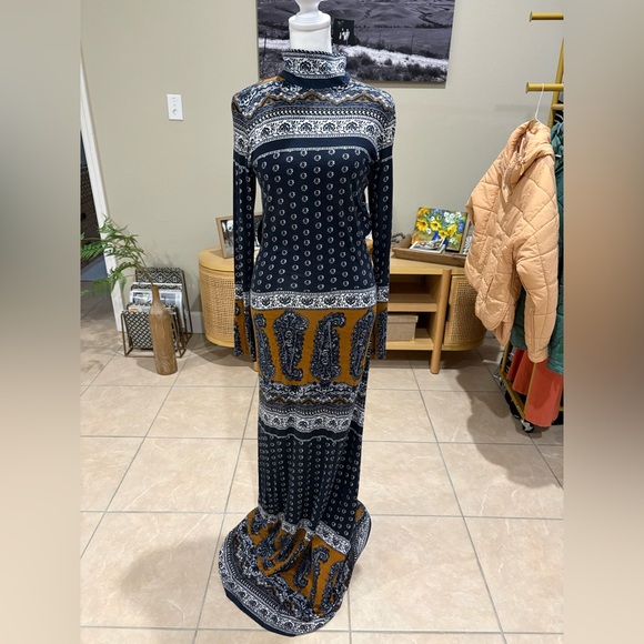 Novella Royale Boho Paisley Print Open Back Maxi Dress – Size M - Picture 4 of 9